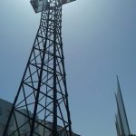 Desmontaje de torretas de alumbrado en el campo de fútbol ¨las Viñas¨ de Manilva.